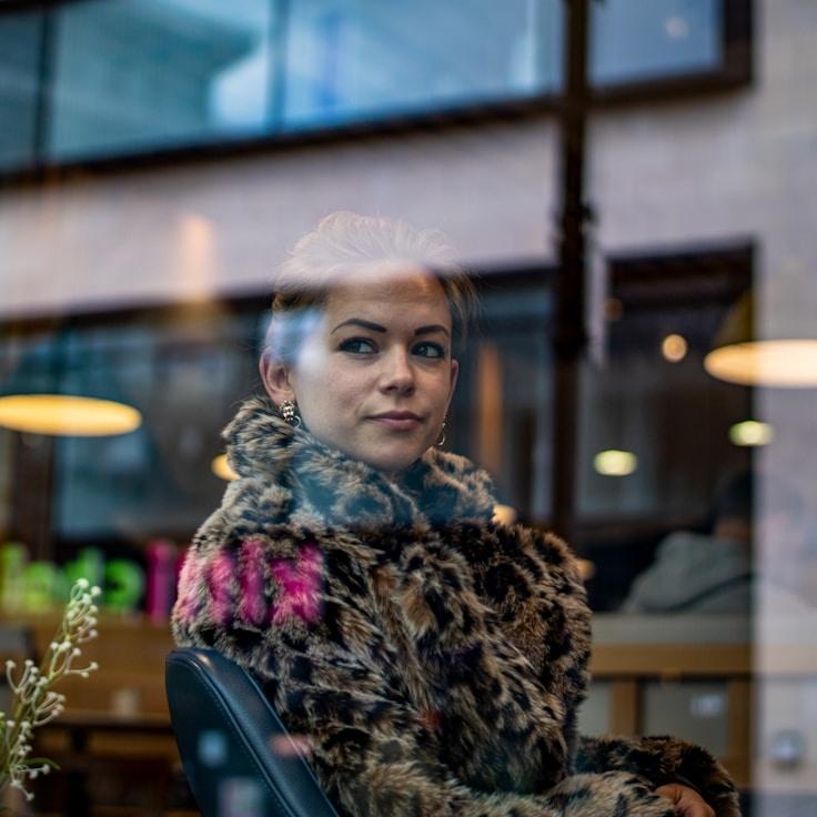 Leo Kapoor, Client Relations Lead, discussing corporate gifting strategy with business clients